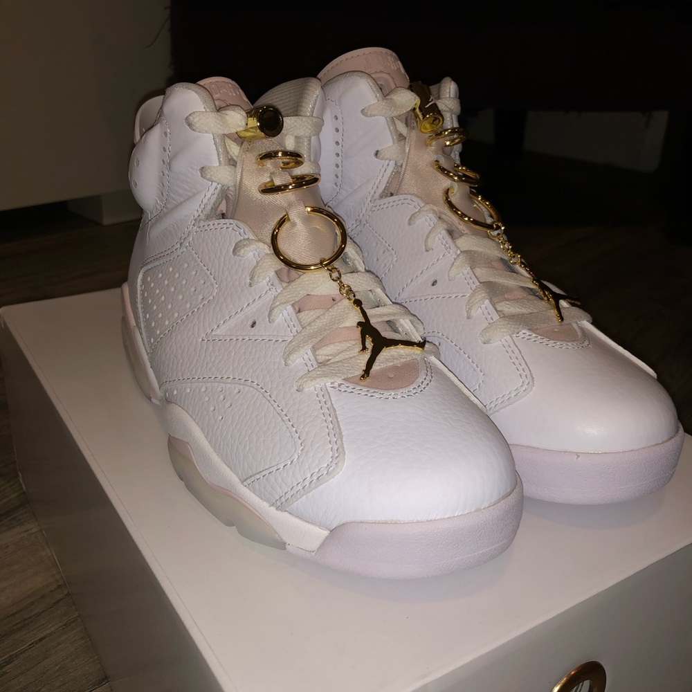 Women 7.5 Jordan 6 RETRO BRAND  NEW